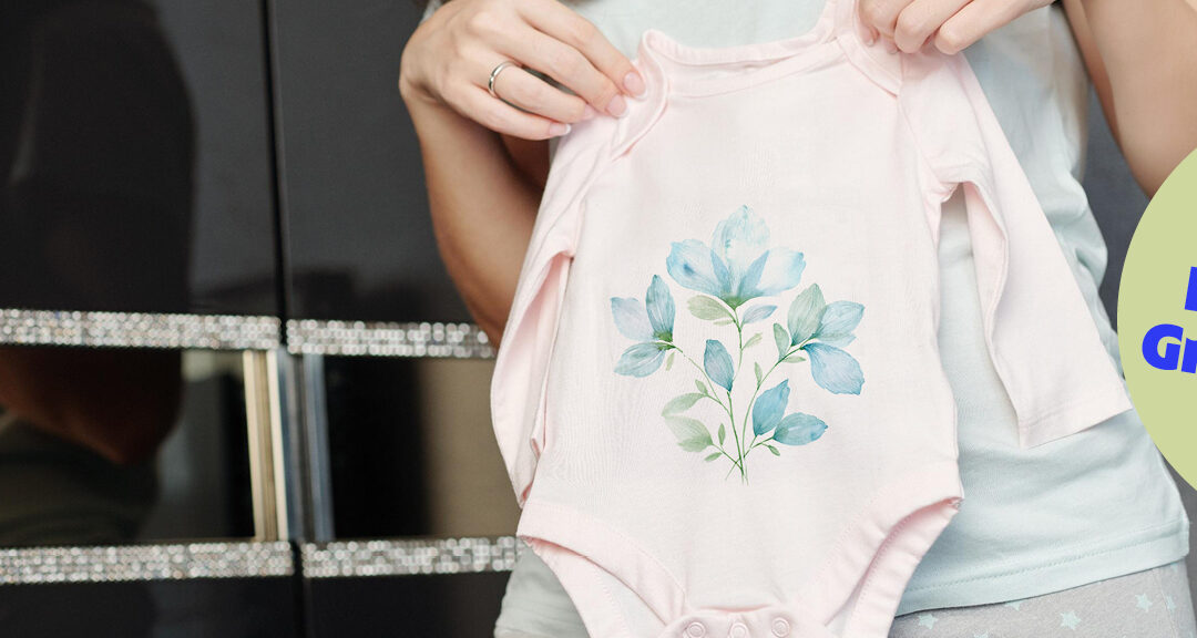 Body Bemalen: Babyparty DIY für großartige Erinnerungen